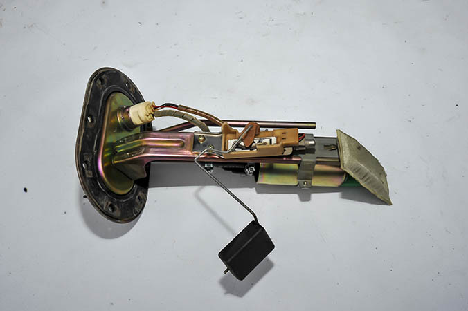 XF ÇIKMA PARÇA BENZİN ŞAMANDIRASI.JPG